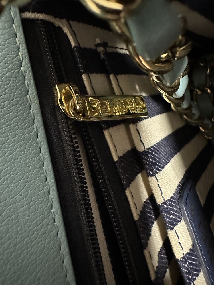 Голубая сумка Chanel брендовая из натуральной кожи