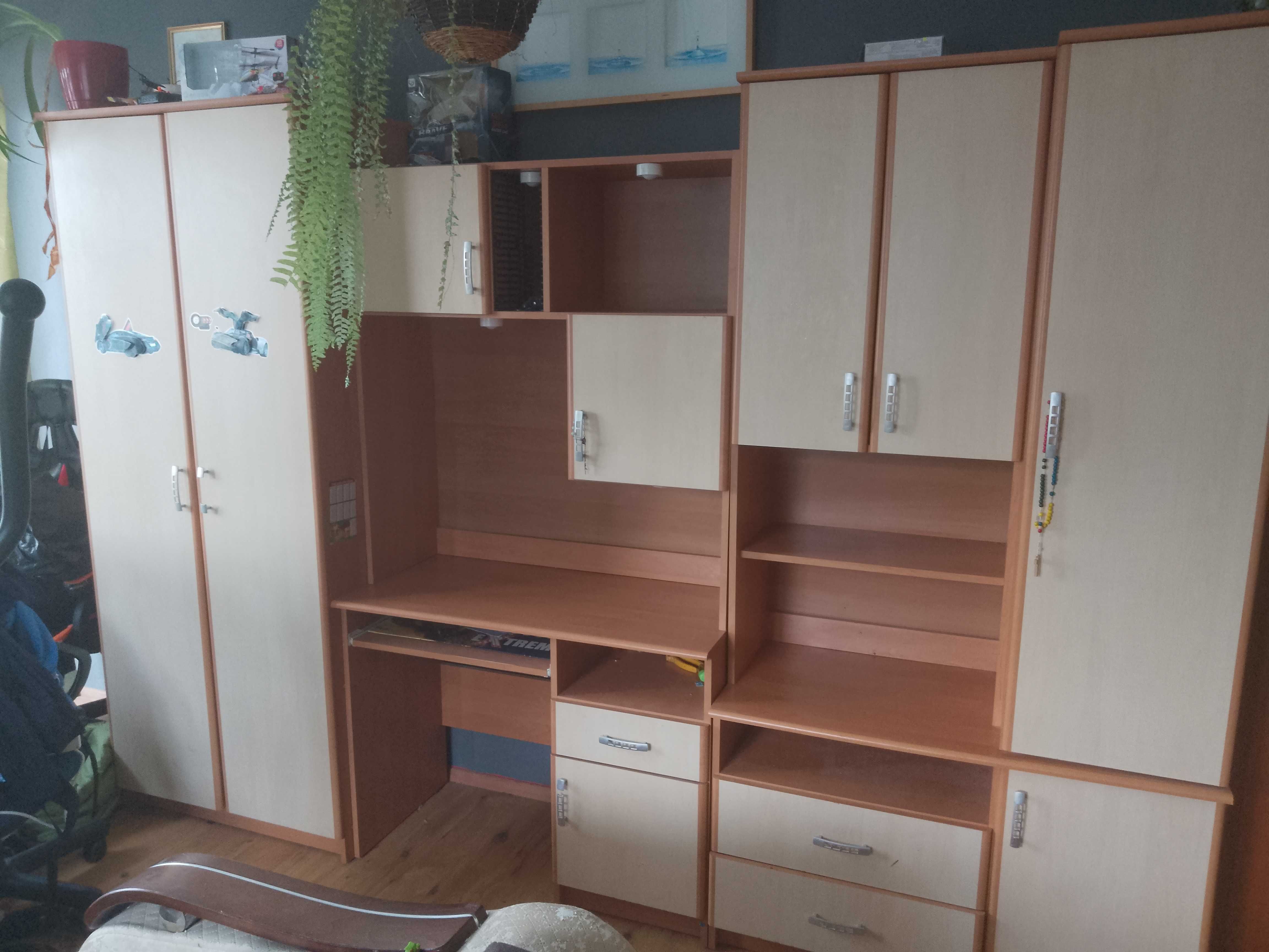 Sprzedam meble z biurkiem