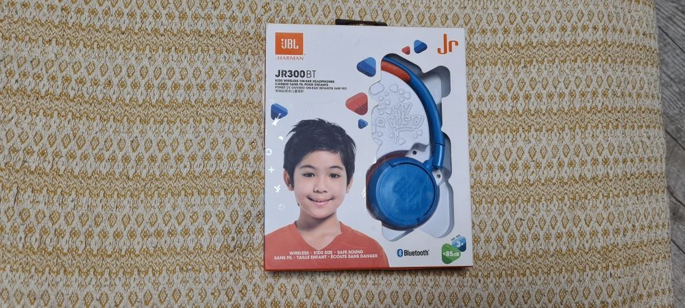 Дитячі блютус навушники JBL300BT з мікрофоном
В повній комплектації. З