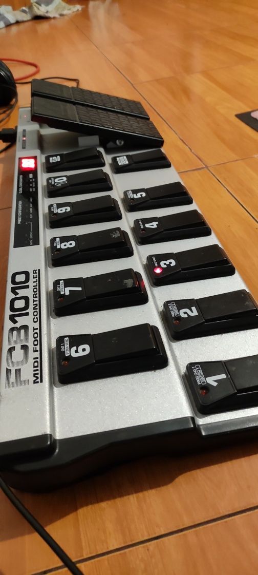 Behringer FCB1010 MIDI