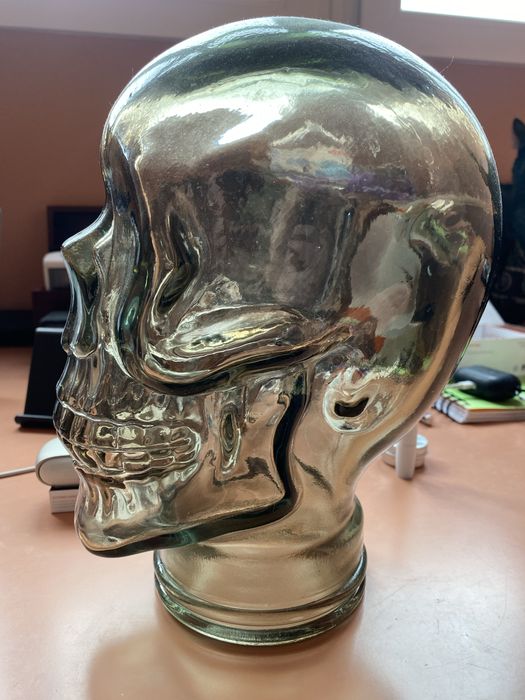 Череп декоративний скляний