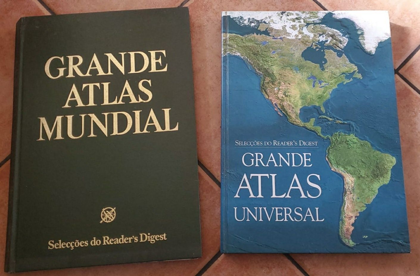 Conjunto de Atlas e Livros de Viagens, Enciclopédias
