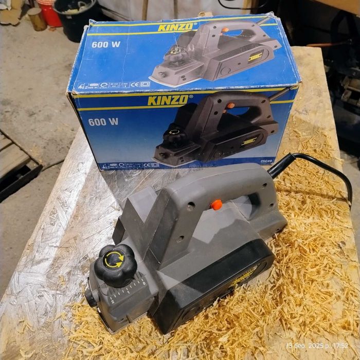 Електрорубанок        Полный комплект       .