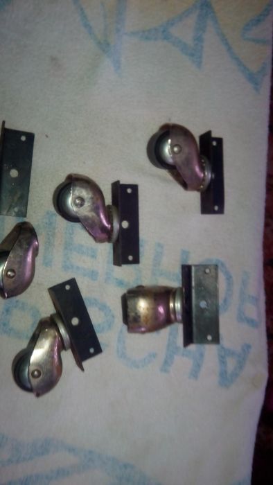 Ролік меблевий..