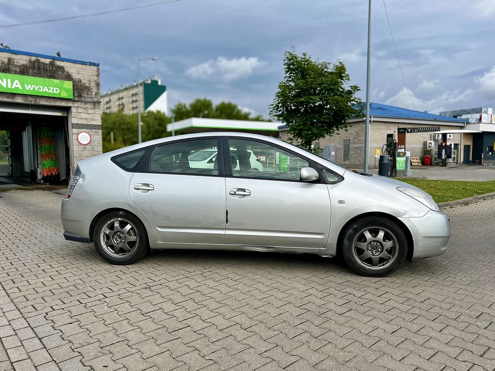 Samochód do Wynajęcia Wynajem Aut pod cele osobiste Prius Automat