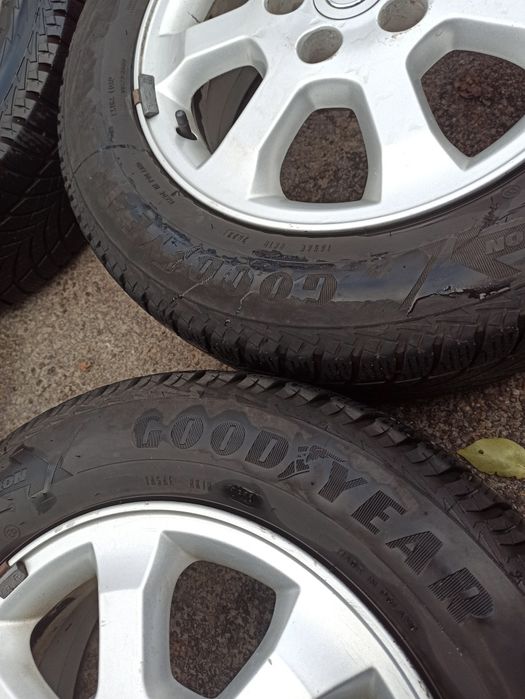 Комплект зимней резины с дисками.