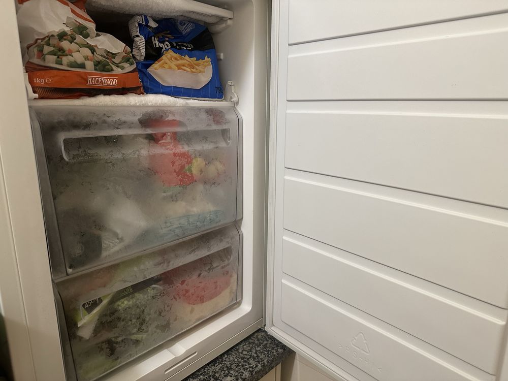 Arca congeladora vertical 110 litros Zanussi A+