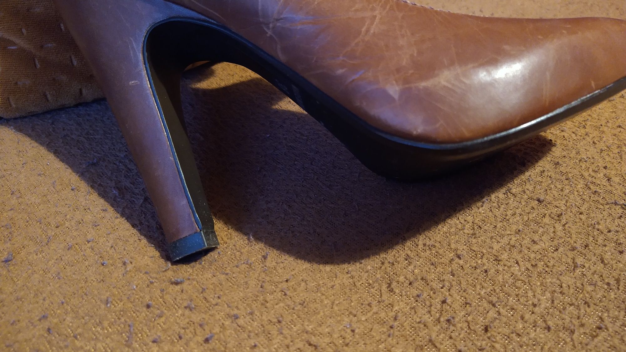 Buty damskie na obcasie