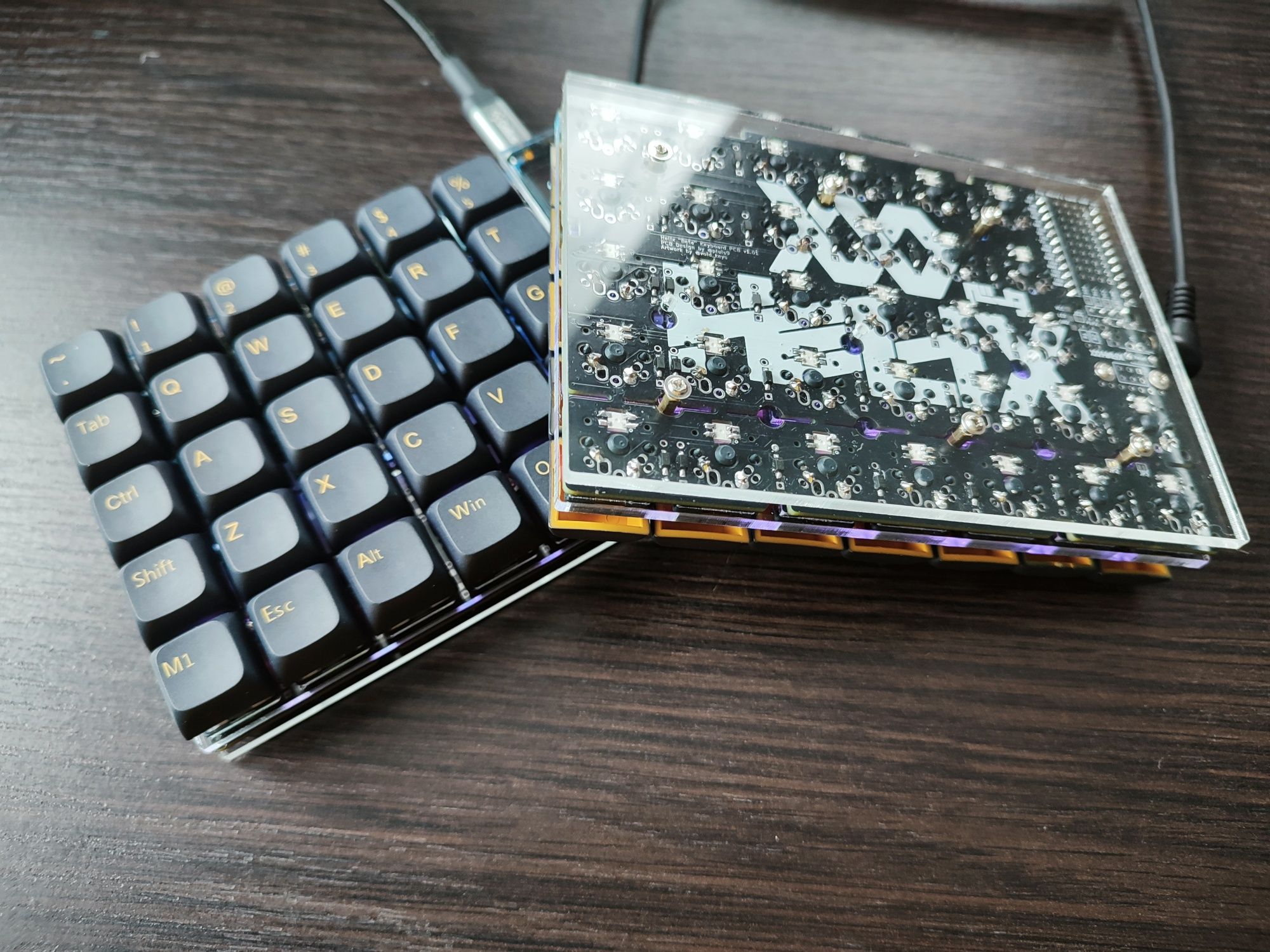 Ортолінійна спліт клавіатура Helix Keyboard RGB