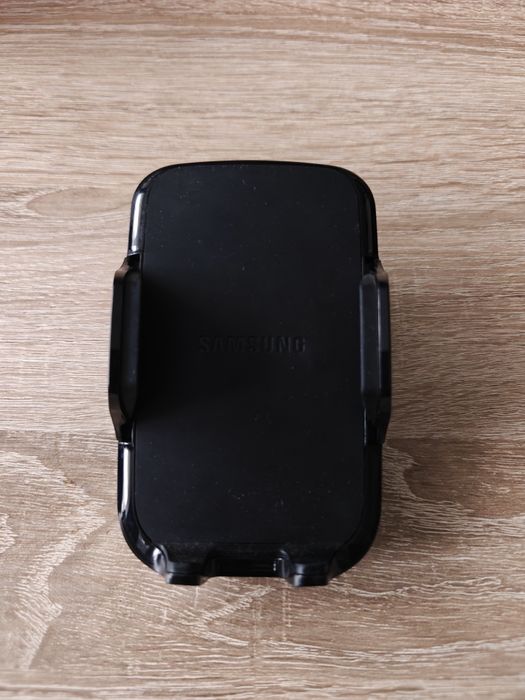Uchwyt samochodowy na telefon Samsung EE-V200