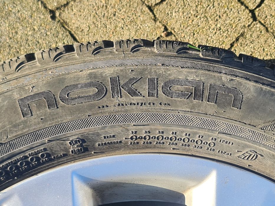 Komplet 4 kół zimowych 235/55 R18 Toyota/Nokian WR SUV 3