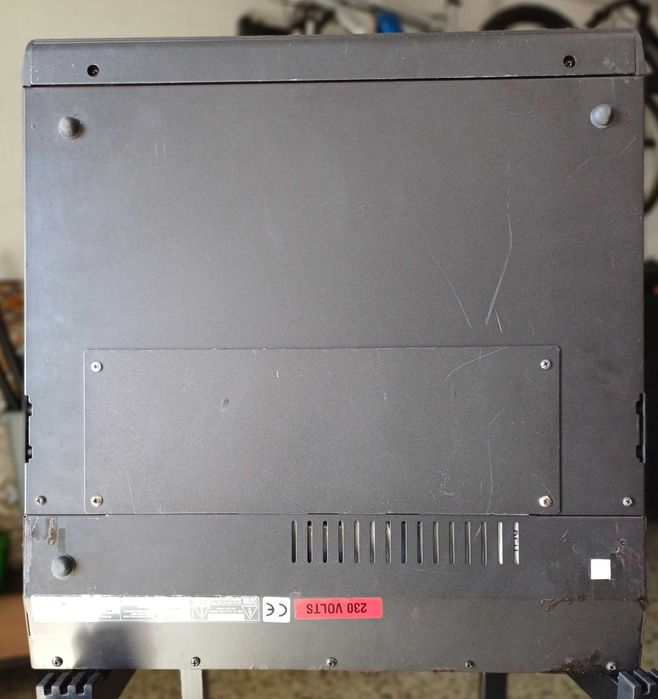 Mackie 1604 VLZPRO Made USA c/problema