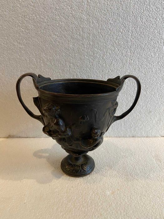 "Kantharus" em bronze autoria Ferdinand Barbedienne