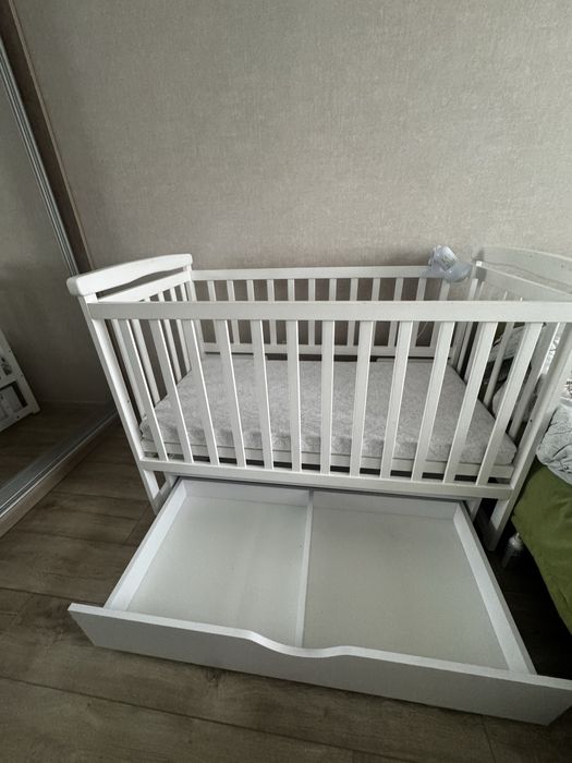 Дитяче ліжко з матрацем