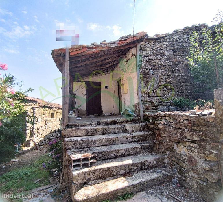 Moradia para reconstrução em Penela da Beira