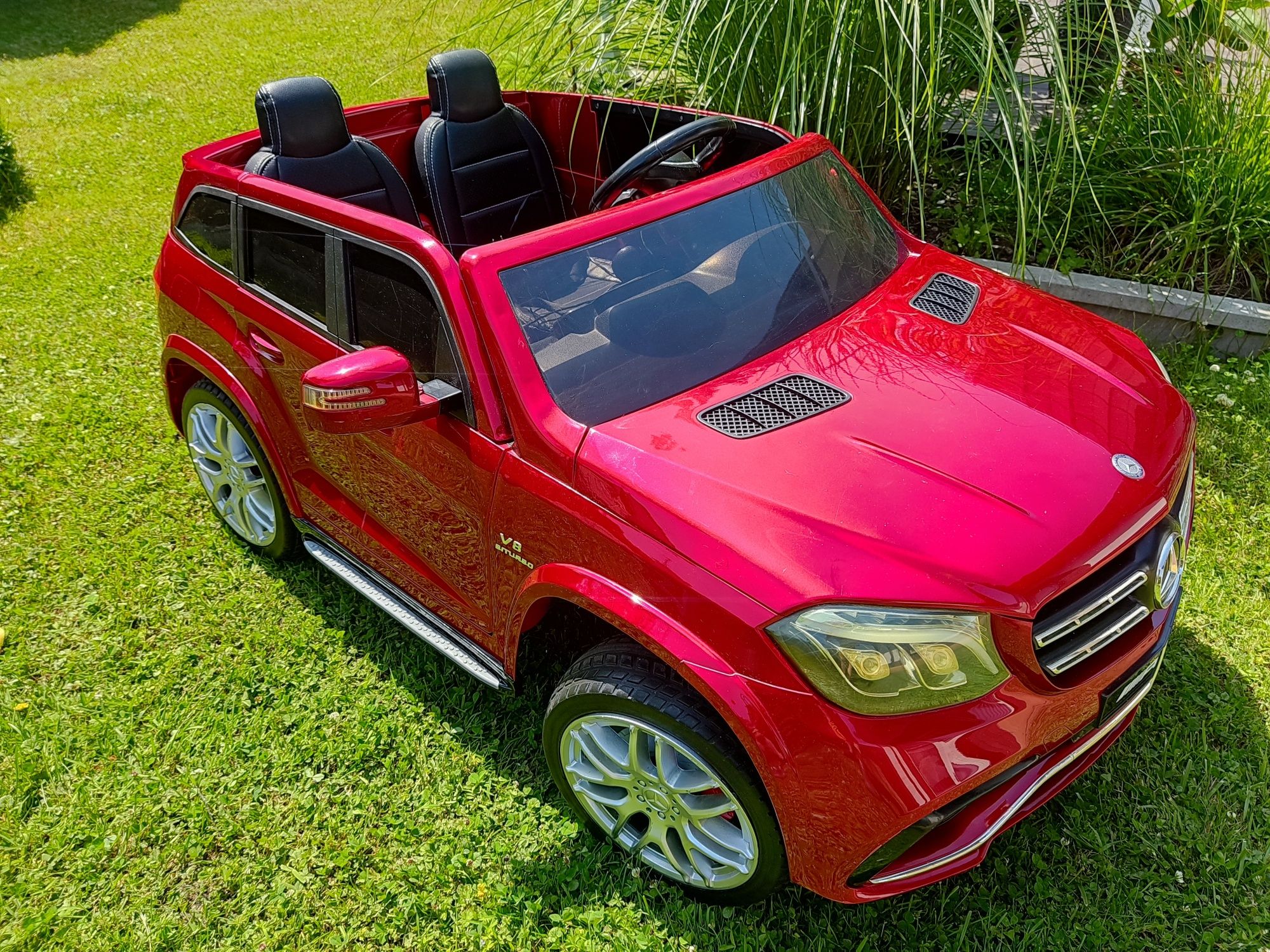 Mercedes GLS 63 AMG luksusowy ogromny dwuosobowy samochód na aku