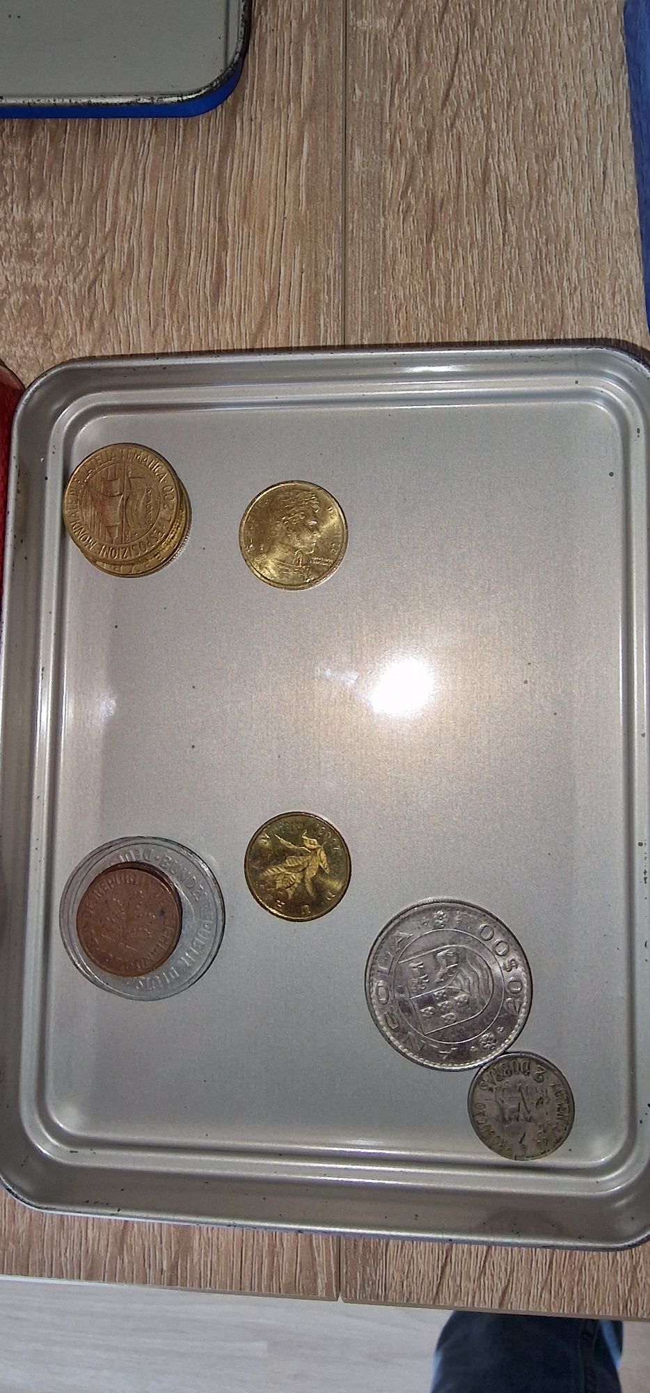 Moedas antigas escudos e outros