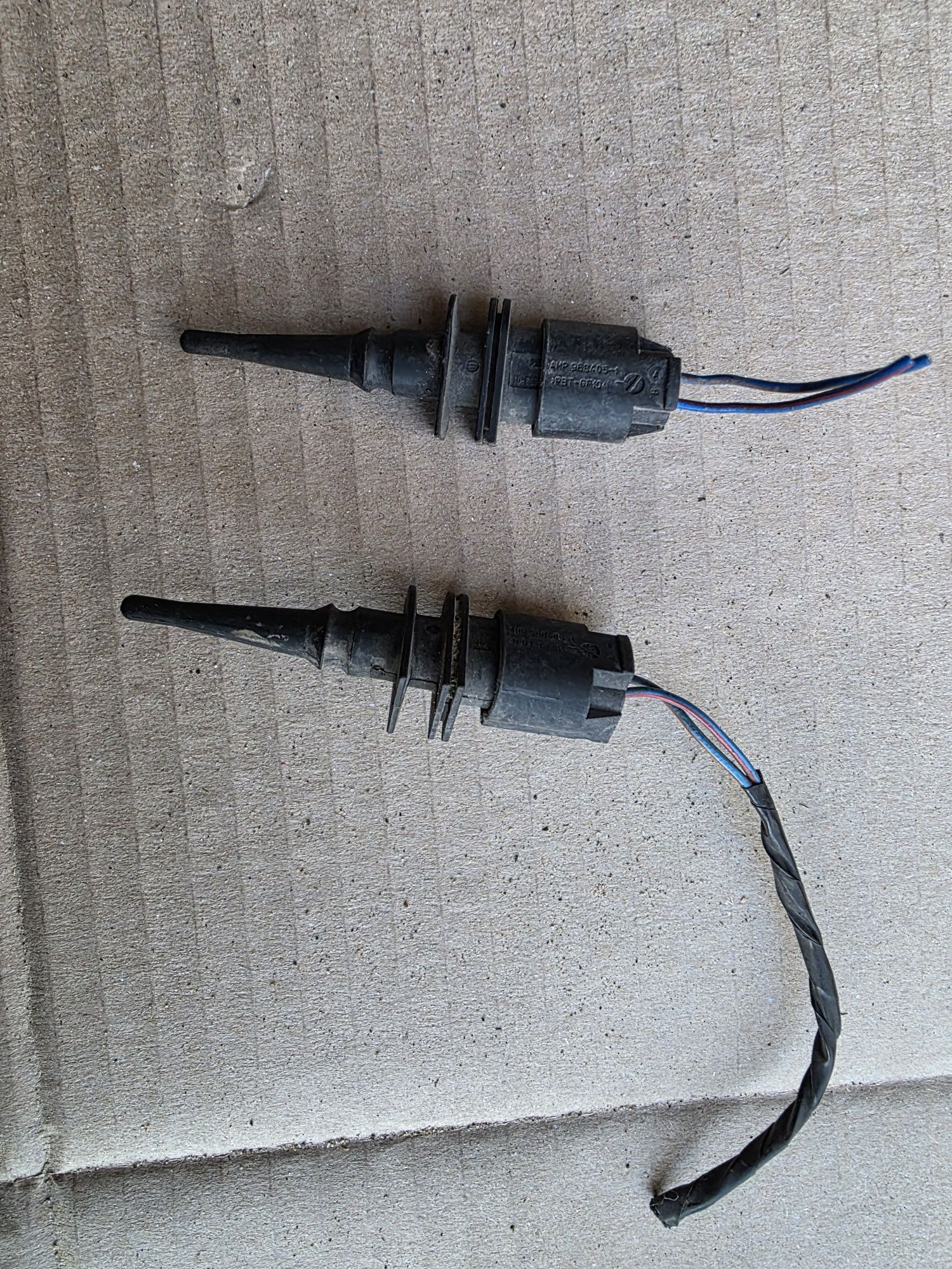 Czujnik temperatury zewnętrznej BMW E39 w nadkole przednie