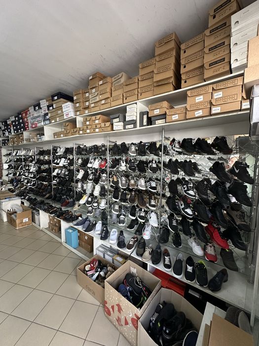 Продається готовий бізнес зі взуттям