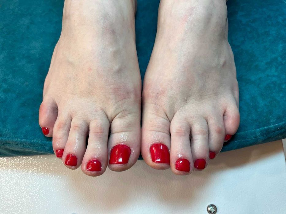 Манікюр, педикюр ,нарощування нігтів