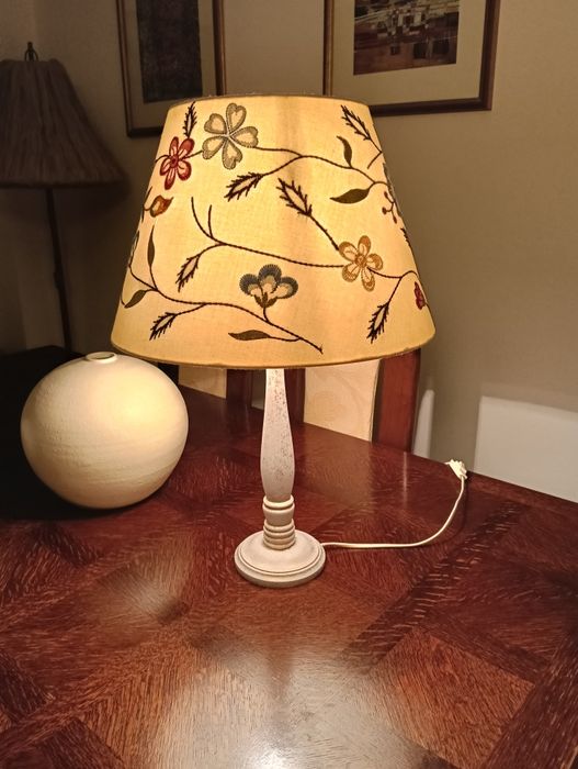 Candeeiro de mesa 58cm altura e 38cm diâmetro