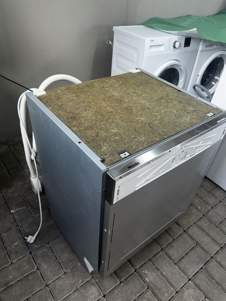 Zmywarka Miele  model g 1182 scvi  pod zabudowę 60 cm