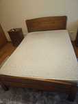 Cama de casal em madeira