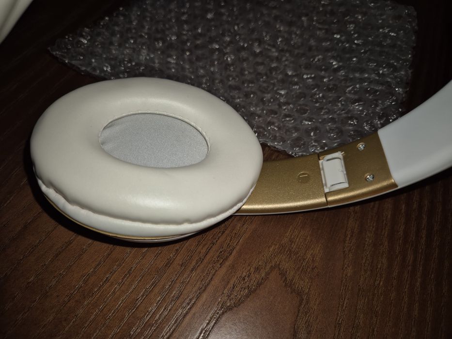 Беспроводные  наушники BASE BOOSTER.