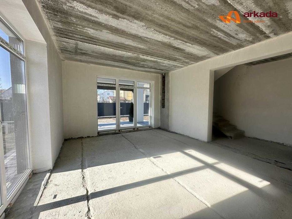 Продаж сучасного будинку з усіма комунікаціями