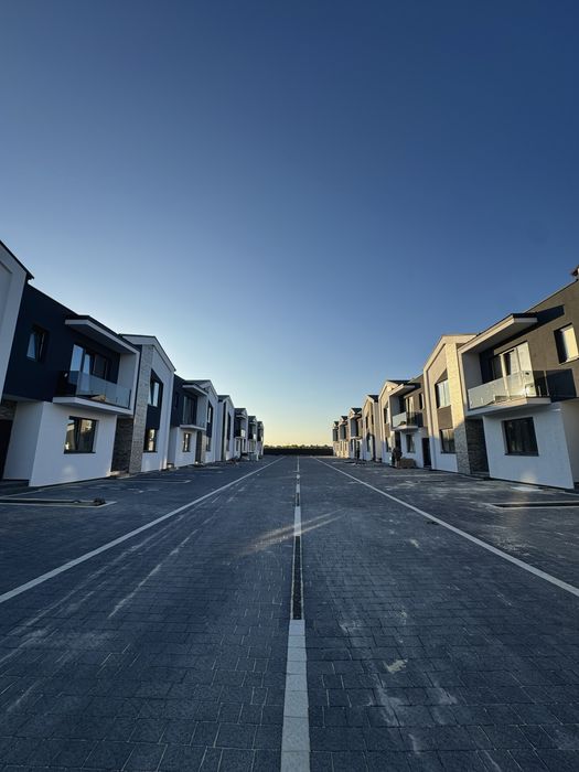 Продаж сучасних котеджів, «New Village».