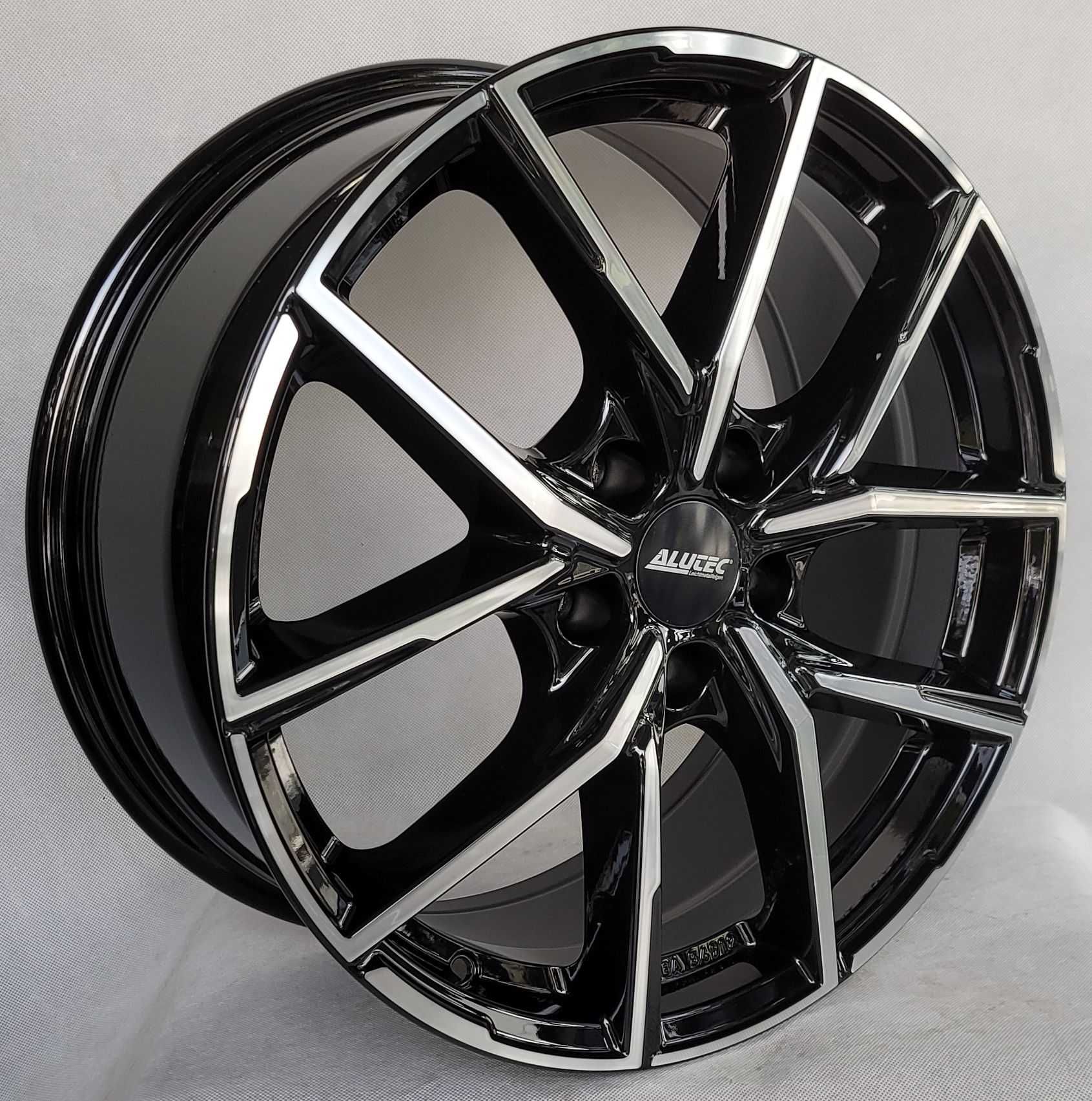 Felgi Alutec 18 VW Passat B8 B7 Superb 3 A4 B7 Formentor VW Arteon CC