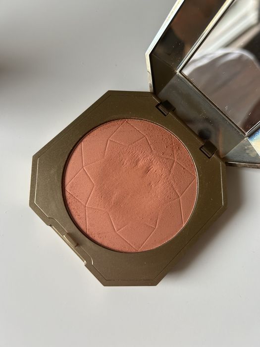 Róż do policzków Kiko Milano Holiday Gems 01 Cinnamon Crush