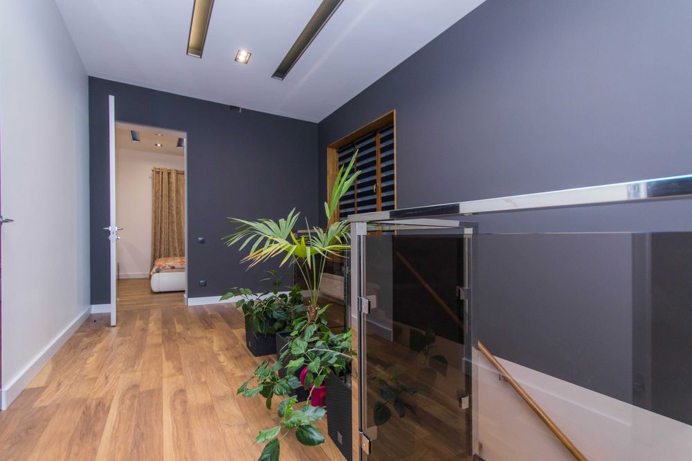 Будинок з безперебійним електропостачанням та автономним опаленням