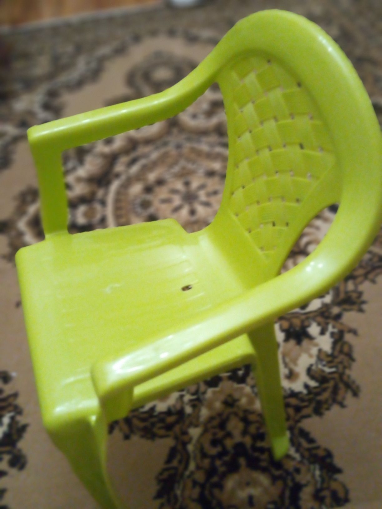 Кресло пластиковое детское