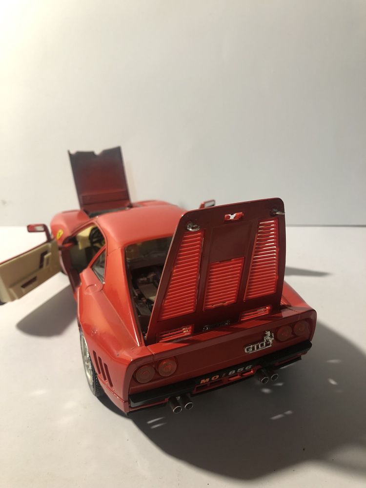 Ferrari GTO 1984 escala 1/18