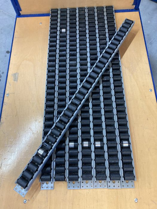 Rolki transportowe na listwie do prowadzenia ładunkuw 100 cm szerkoa