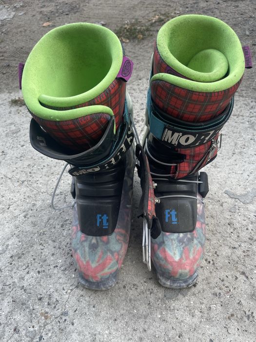 Продам лыжные ботинки