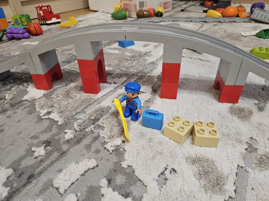 Lego Duplo 10874 паровий поїзд і Лего Duplo  Залізничний міст і рейки