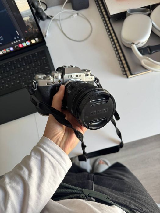 Продам фотоапарат  Fujifilm X-T4 + 16-80mm f/4 R OIS WR