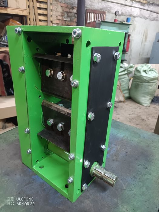 Подрібнювач гілок. Виробник.