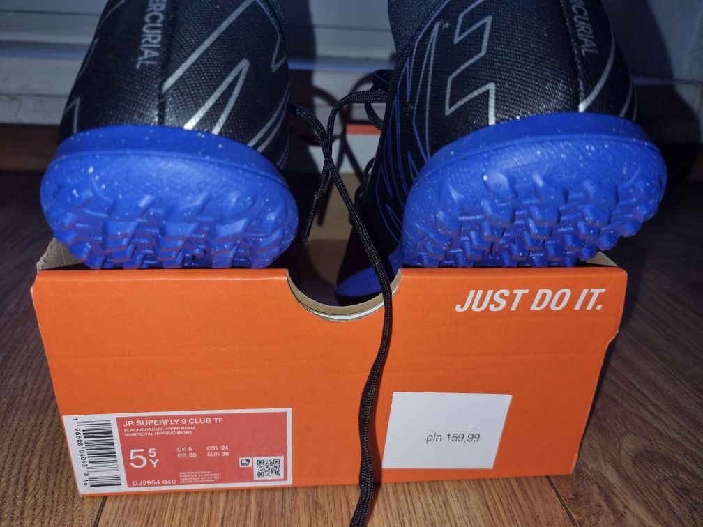 Nowe, Nike, buty piłkarskie, korki, turfy r. 38