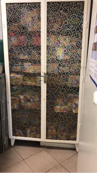 Sorzedam podwójną szafę medyczną