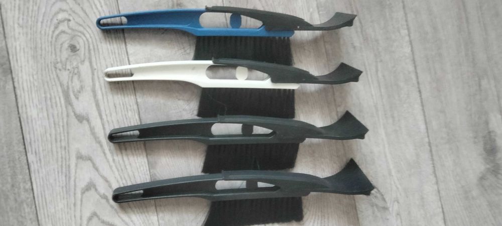 скребок с щёткой