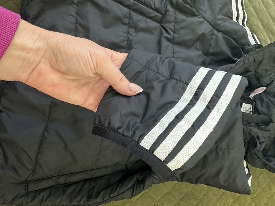Куртка фірми adidas