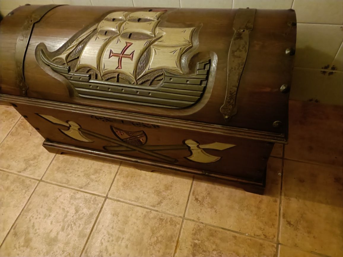 Móveis decorativos em bom estado