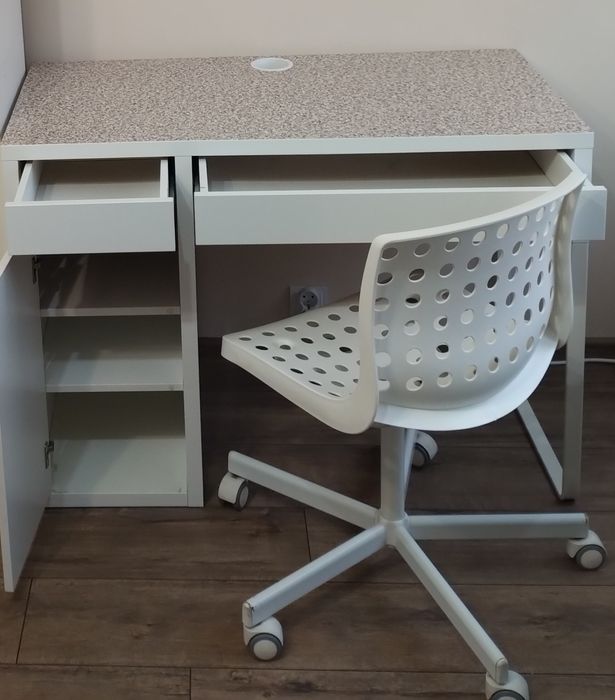 Biurko z krzesłem obrotowym IKEA