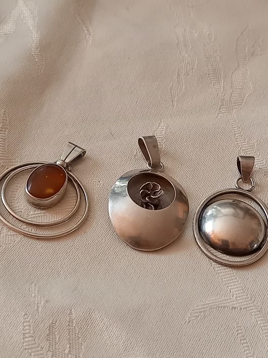 Piękne srebrne stare zawieszki