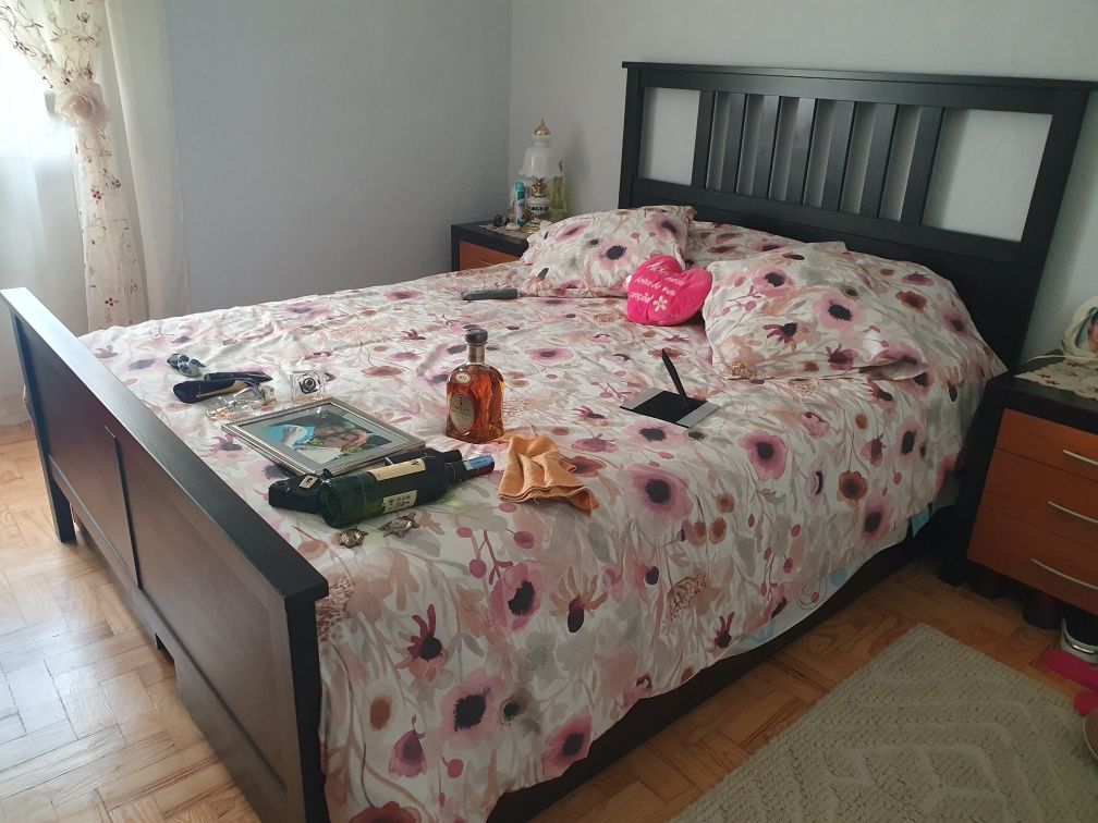 Cama Ikea com gavetas por baixo