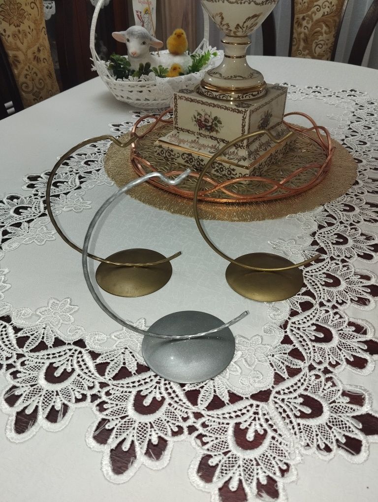 Cena za Trzy Sztuki jak Nowe Stojaki do zawieszenia .