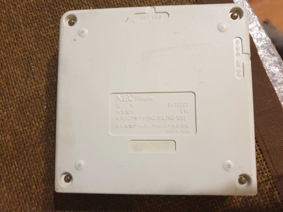 Ігрова консоль PC Engine білий колір під відновлення